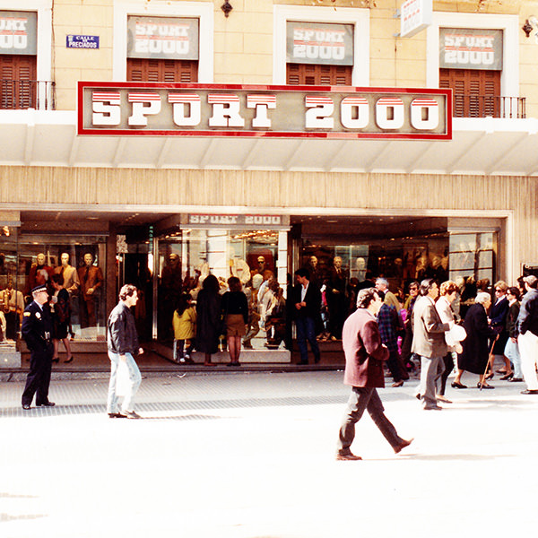 Antigua fachada y escaparate de la tienda de Preciados